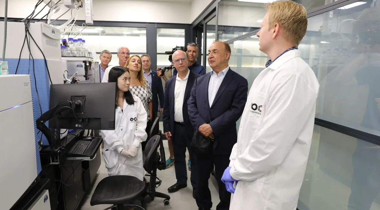 Len Blavatnik on a visit to the TAU campus photo credit_CHEN GALILI